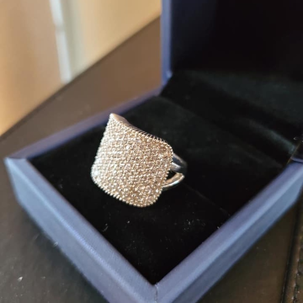 Beautiful Cubic Zirconia Cocktail ring